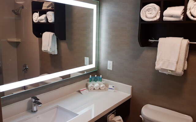 Holiday Inn Express Hotel & Suites Barrie by IHG