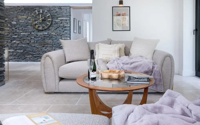 Fawns Keep - Hot Tub and Sauna Retreat