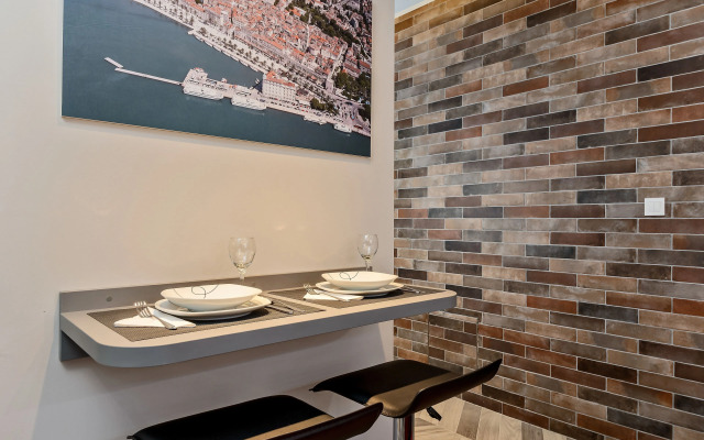 Airy vista apartment in city center