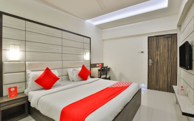 OYO 2351 Hotel Golden Plaza