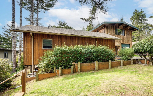Lakefront Home w/ Dock & Views in Langlois