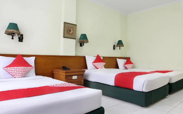 OYO 1100 Galaxy Guesthouse
