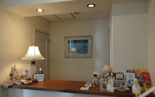 Shoku to Iyashi No Guest House Vivien Claire