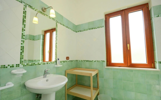 Apartment With Lovely Pool