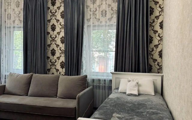 Уманский дом Семь Башен