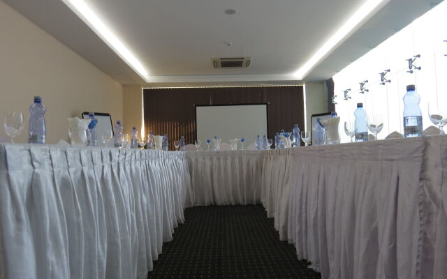 Elegant Hotel Pyi Thar Yar
