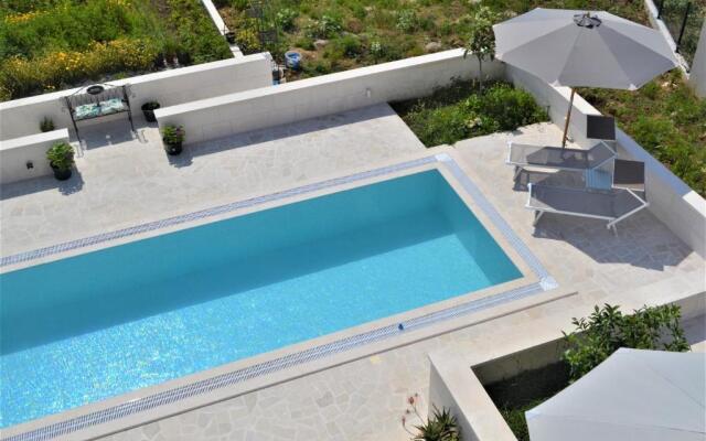 Sea view villa with a pool-3 apartments