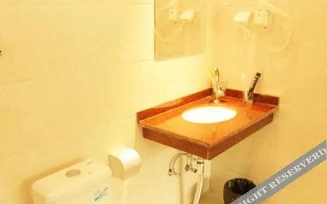 Yueyang Business Inn