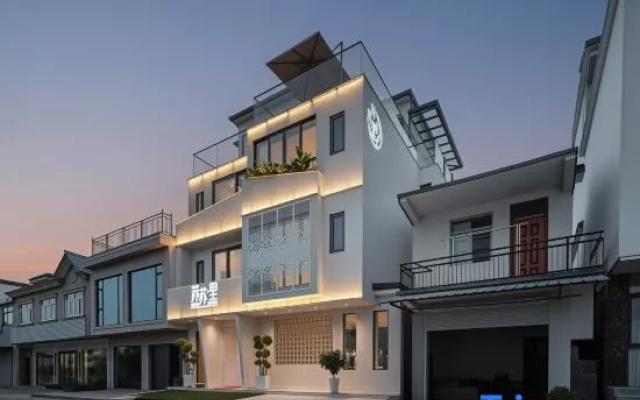 Susuli · Déjà vu · Star Sky Rooftop Pool · Riverside Elegant Villa (Moon Bay Scenic Area) — 3-star hotel in Xuancheng