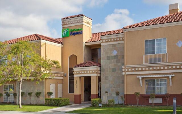 Holiday Inn Express & Suites Santa Clara by IHG