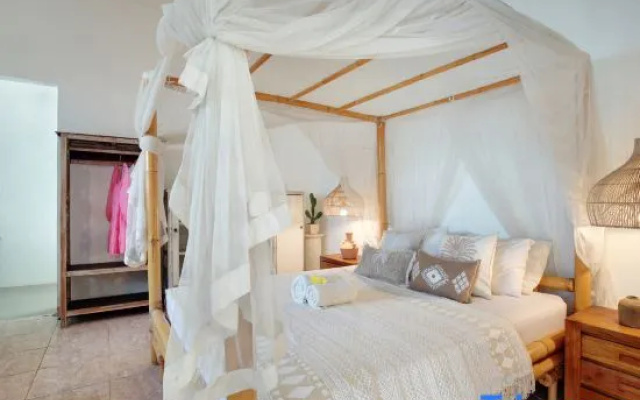 Affordable 4BR Villa | Seminyak-Canggu Border – Guest Rooms – Kerobokan Kelod
