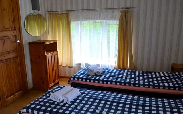Kraavi Guest Hostel