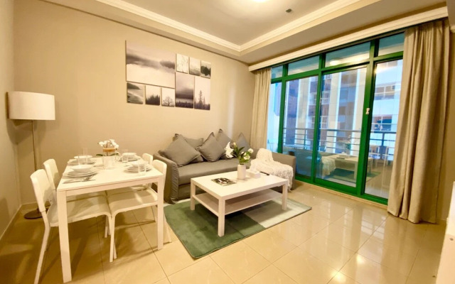 Marco Polo - Bright Apt with sea and Partial Dubai Harbour View