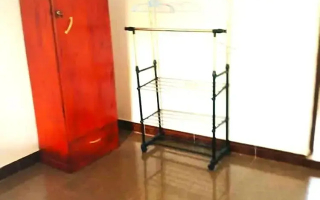zanzllywood hotel and apartments