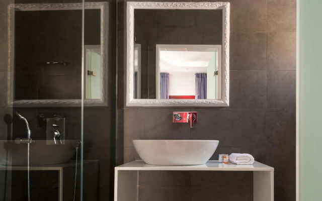 Mar n Mar Crown Hotel and Suites
