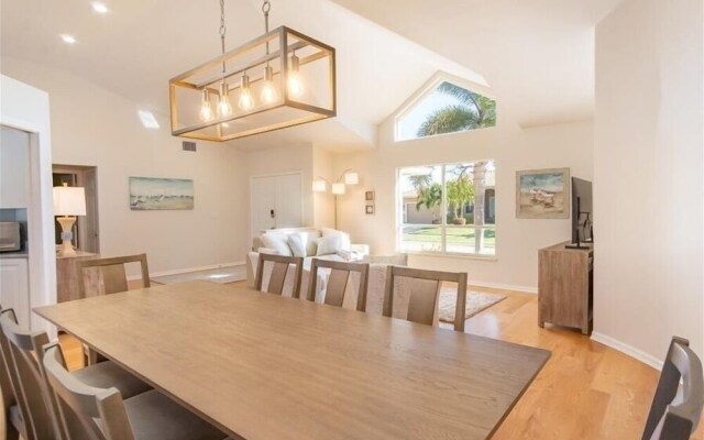 300 Edgewater Ct 3 Bedroom Home by Redawning