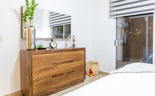 Peninsula 103 2 BR by Casago
