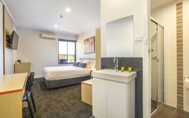 Nightcap at Rose & Crown Hotel – Guest Rooms – Adelaide