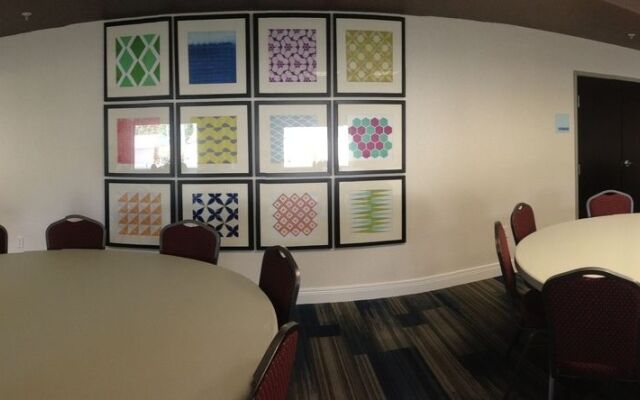 Holiday Inn Express & Suites Glasgow by IHG