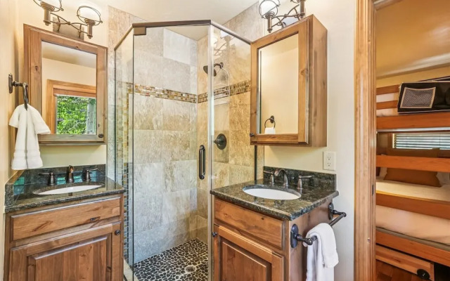 Friendly Fox Chalet 8 Bedroom Home by RedAwning