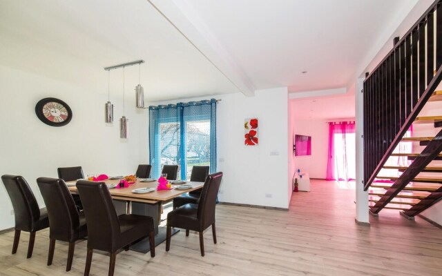 Beautiful Home in Kastel Kambelovac With Wifi and 4 Bedrooms