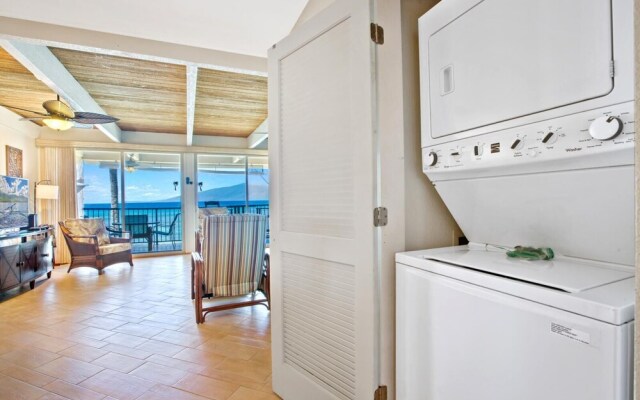 Lokelani #B203 - 2 Br condo by RedAwning