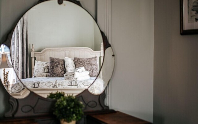The Bons Amis Suite