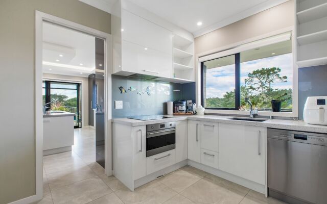 Luxe Whitford Mansion - Pool & Tennis Court