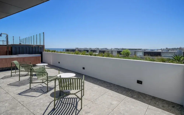 Modern Studio in Fremantle With Stunning Rooftop