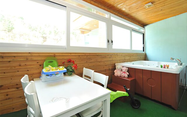 Gapyong Arno Kids Spa Pension