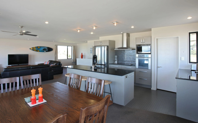 Curio Bay Salt House Motel