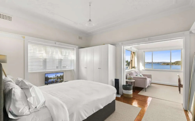 Fairlight 2-bed Apartment Steps From the Beach – Guest Rooms – Sydney