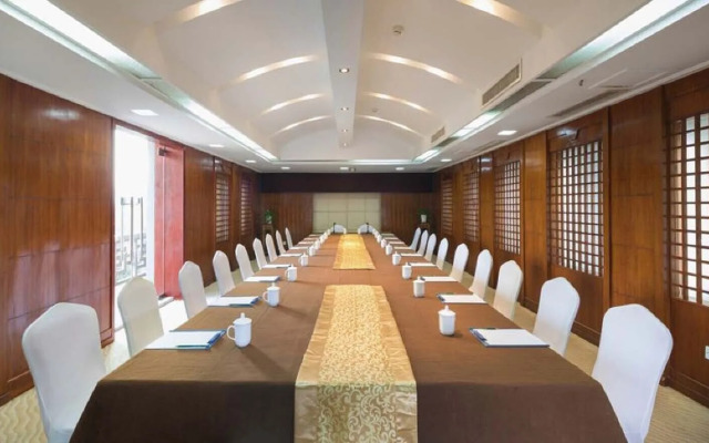 Huabei Hotel on West Lake