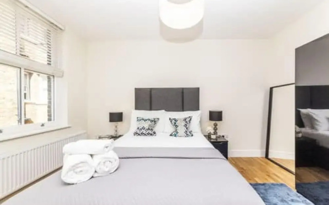 Modern Two Bedroom Apartment in Hammersmith - 207a, London