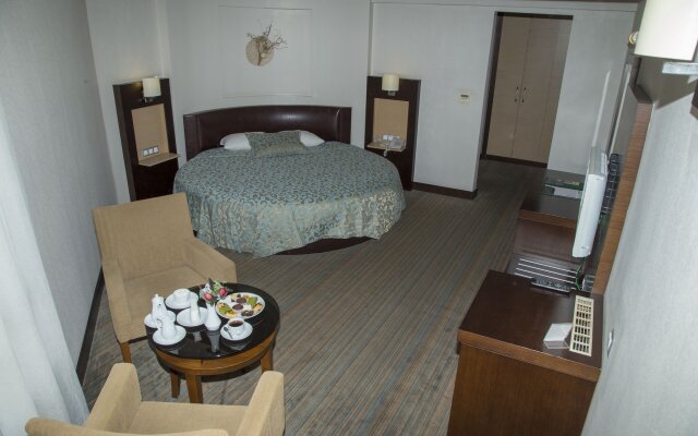Mom Hotel