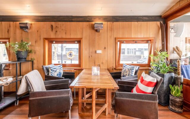 Luxury Canary Wharf House Boat