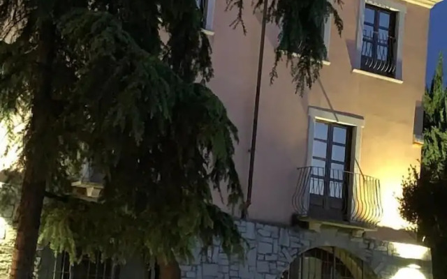 Spineto House