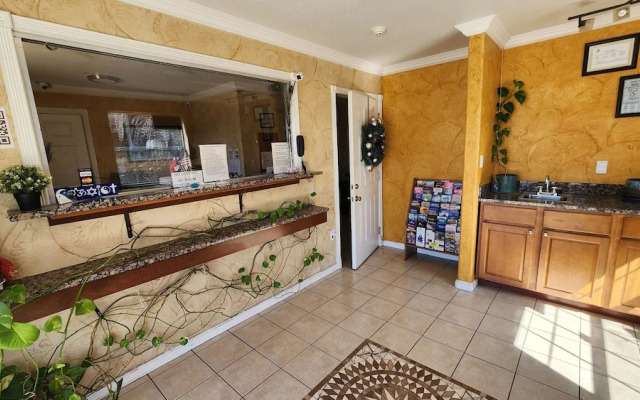 Benbrook Inn & Suites