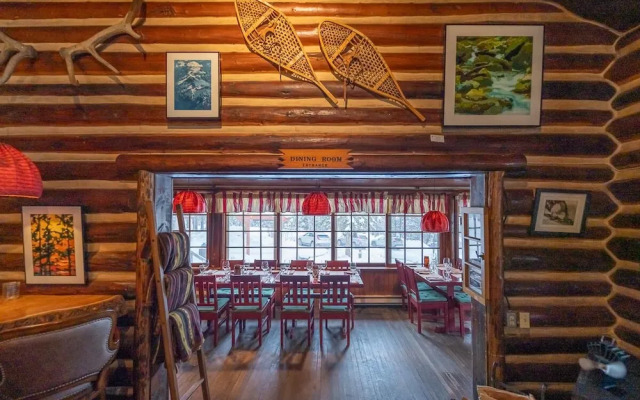 Storm Mountain Lodge Cabins & Dining