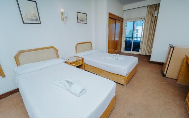 Queens Valley Hotel, Restaurants, Bars and Spa Luxor