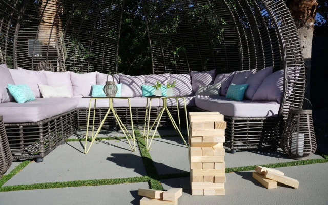 The Wesley by AvantStay – Mid-Century Modern Oasis with Pool