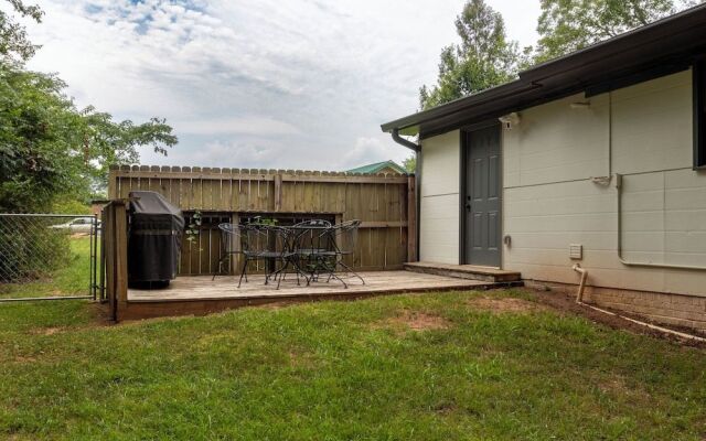 4 BR Sleeps 10 Near UGA & Downtown