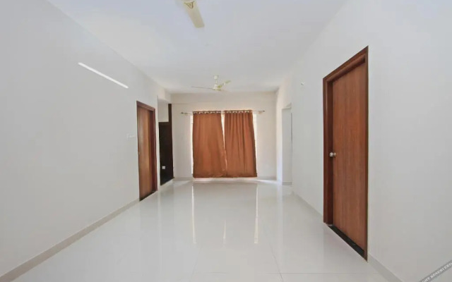 OYO 10379 Hotel Varcity Sapphire