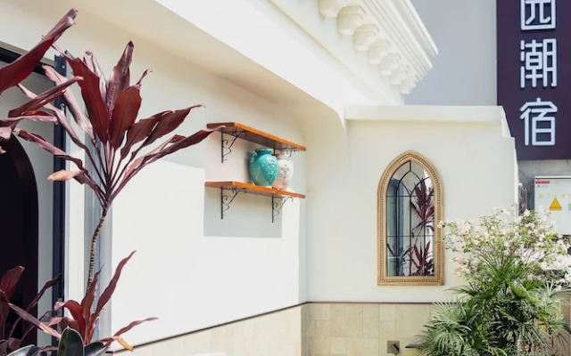 Vishan Garden Trendy Hostel
