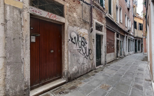 Venice Elegance by Wonderful Italy