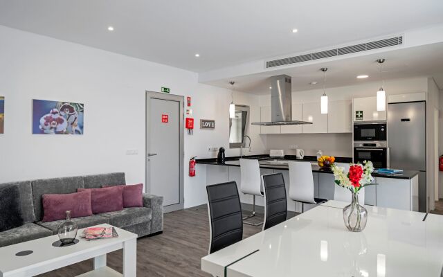 Beautiful Modern Villa in Calheta – CalhetaScape
