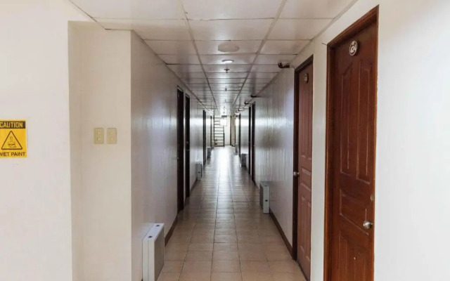 RedDoorz @ Moonwalk Paranaque