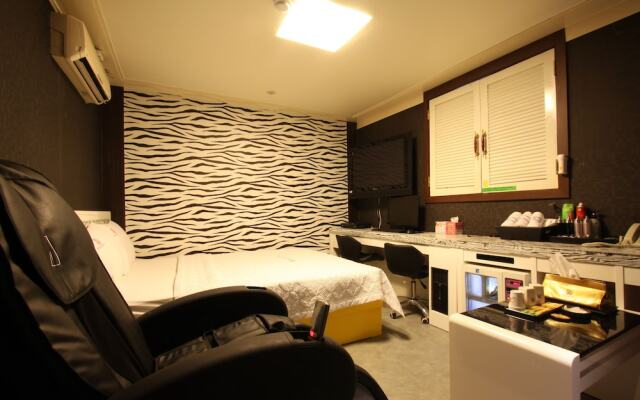 Rose Motel