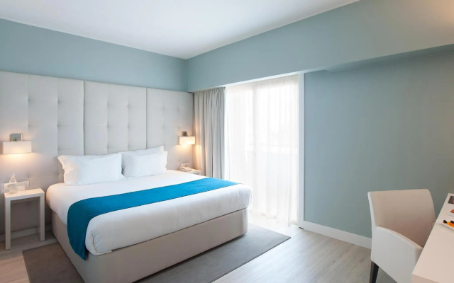 Lutecia Smart Design Hotel - Image 7