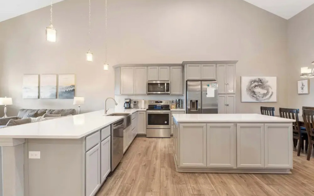 The Lakeview Penthouse 10ppl